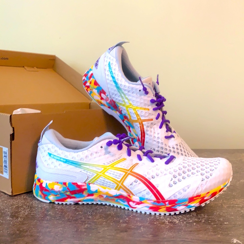 Woman’s ASICS gel-noose tri 12 size 9.5 running shoe